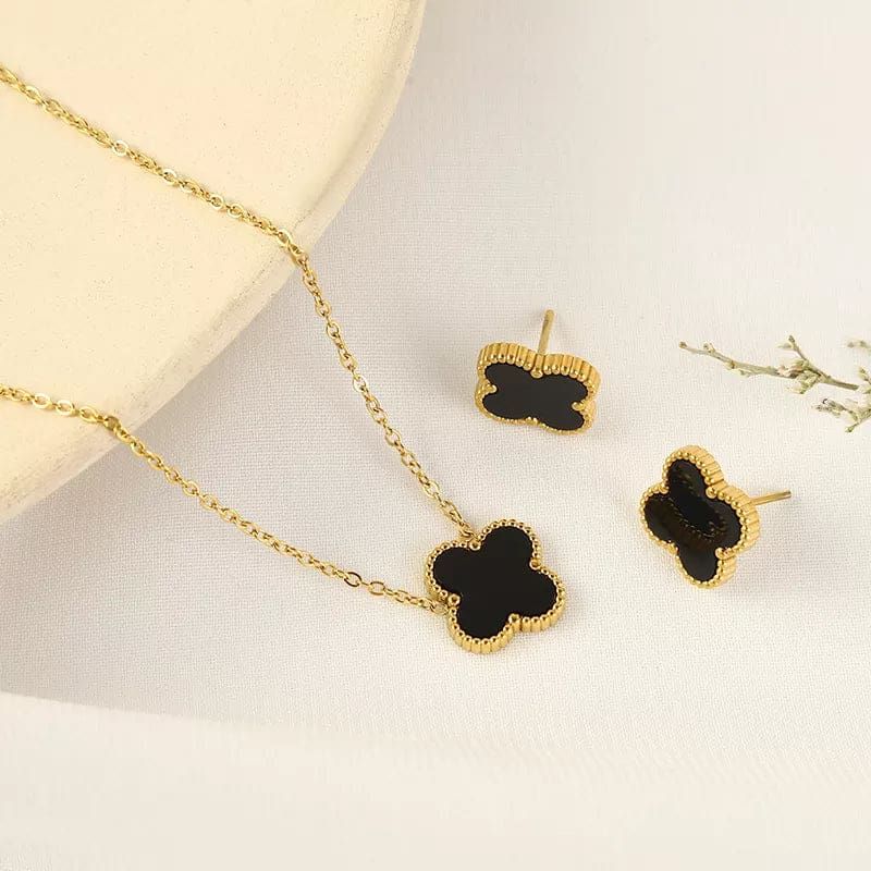 Black Clover Pendant Necklace with Stud Earrings