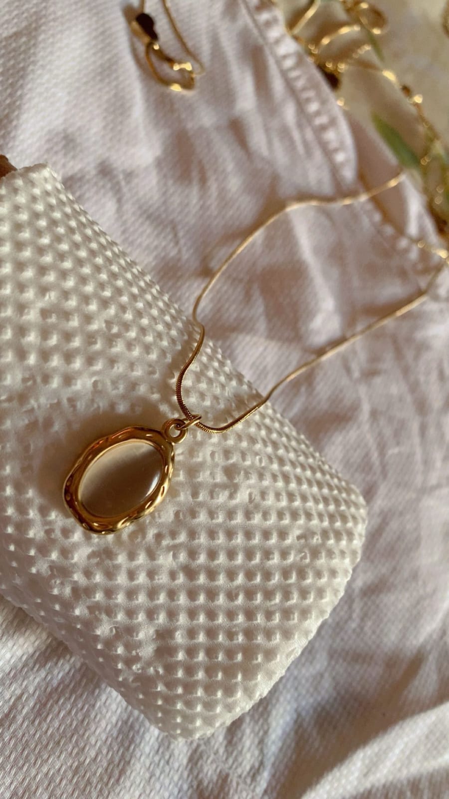 Golden Oval Minimal Pendant Necklace
